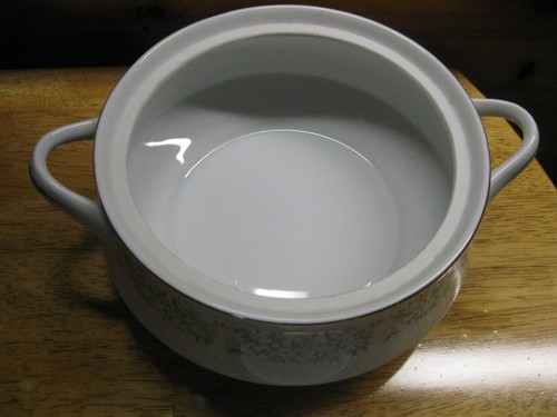 Taihei China Japan Springtime Flowers Casserole Round Covered Serving Bowl Handl - Picture 2 of 7