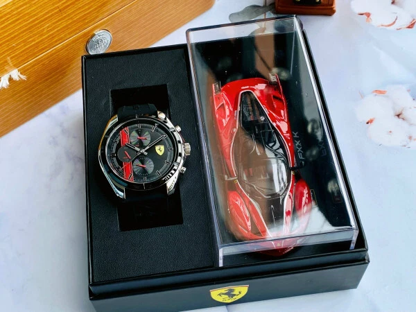 Scuderia Ferrari Men's Speed racer Black Silicone Watch Gift Set