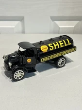 American Classic scale model ERTL  Mack Bulldog 1994 Shell Gasoline bank truck