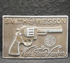 XA13107 VINTAGE 1970s  SMITH  WESSON  WORLD'S FINEST HANDGUN MENS BELT BUCKLE