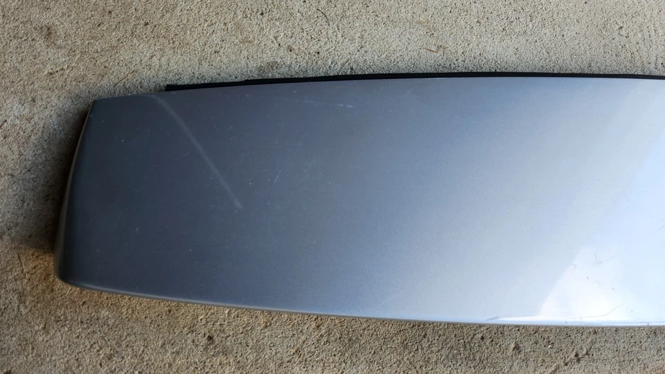 05-06 EQUINOX TORRENT ALERÓN TRASERO TERCERA LUZ FRENO LÁMPARA PLATA OEM Foto 2 de 4