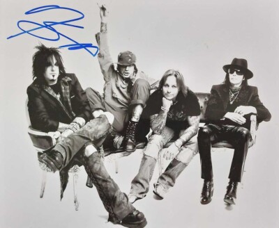 Mötley Crüe - Nikki Sixx - signed - autograph