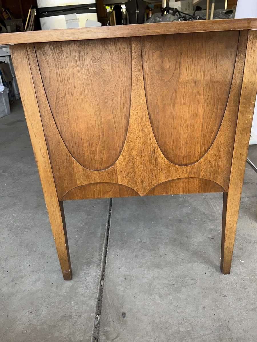 Broyhill brasilia desk deals