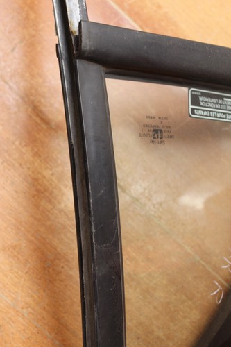 95-05 Chevy Cavalier vent Right Passenger Side rear quarter glass window - Picture 20 of 23