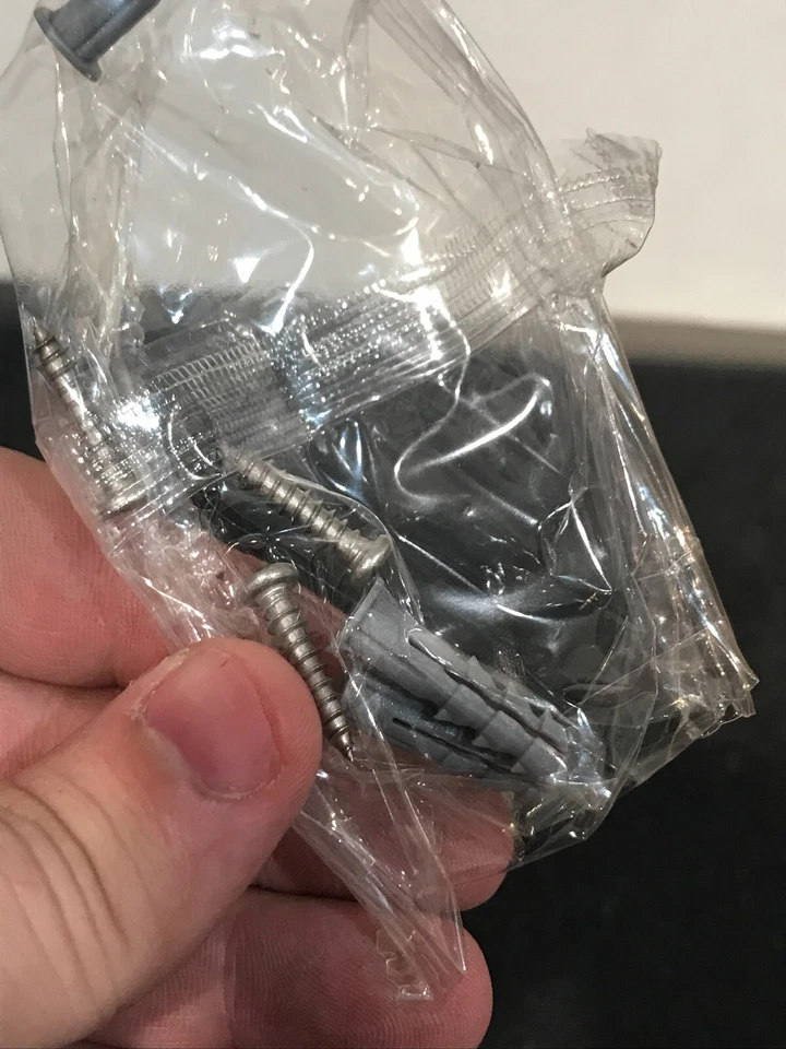 Anillo de toalla cromado pulido estándar americano montado en la pared DXV 6" D35104.190 Foto 4 de 4