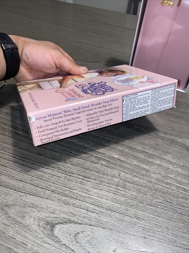 Tracolla Momenti Preziosi Bibbia Nuova Aggiunta Re Nuova Colore Rosa!!! - Foto 4 di 10