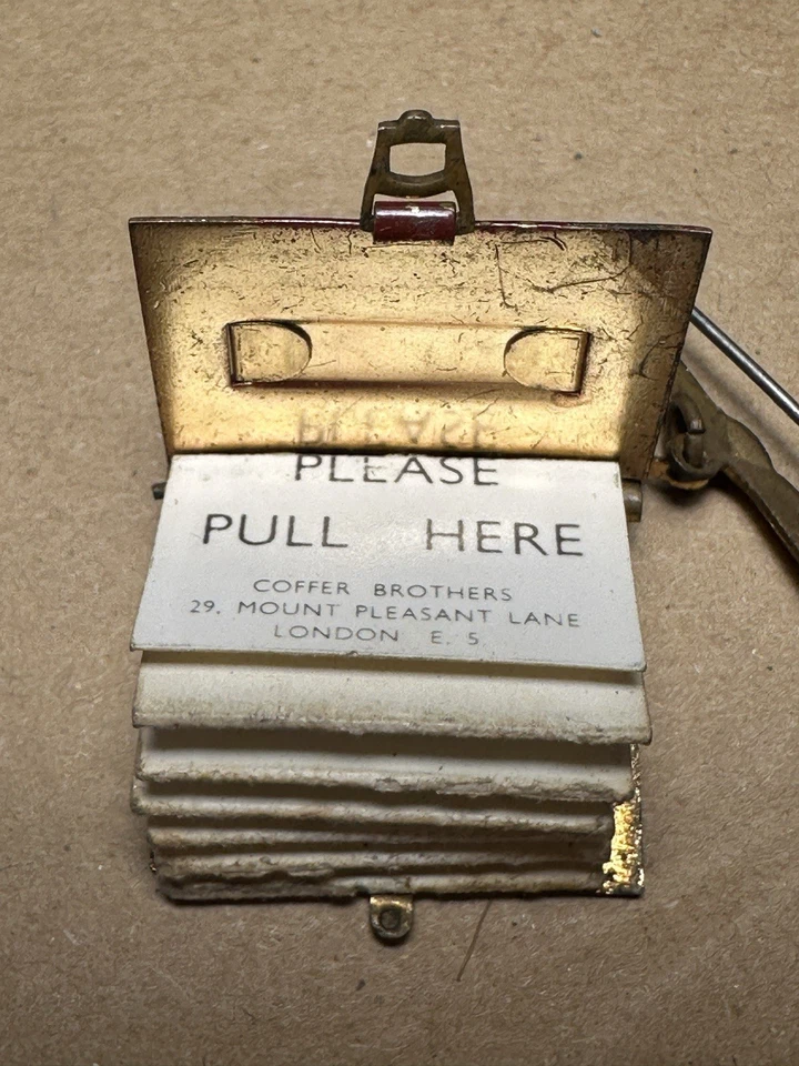 Pair of Souvenir Picture Book Brooches Scotland & Queen Elizabeth II Coronation  - Image 3 of 4