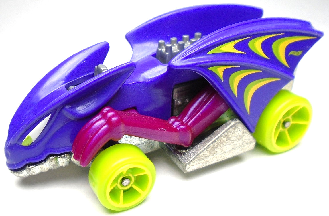 2016 HOT WHEELS STREET BEASTS VAMPYRA PURPLE 1:64 DIECAST 2 5/8" VAMPIRE BAT CAR