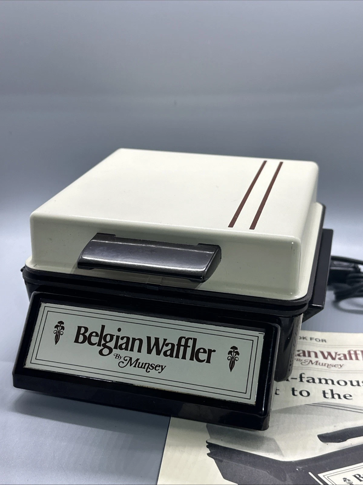Munsey Belgium Waffler BW2 Vintage Waffle Maker Tested Working w/ Manual