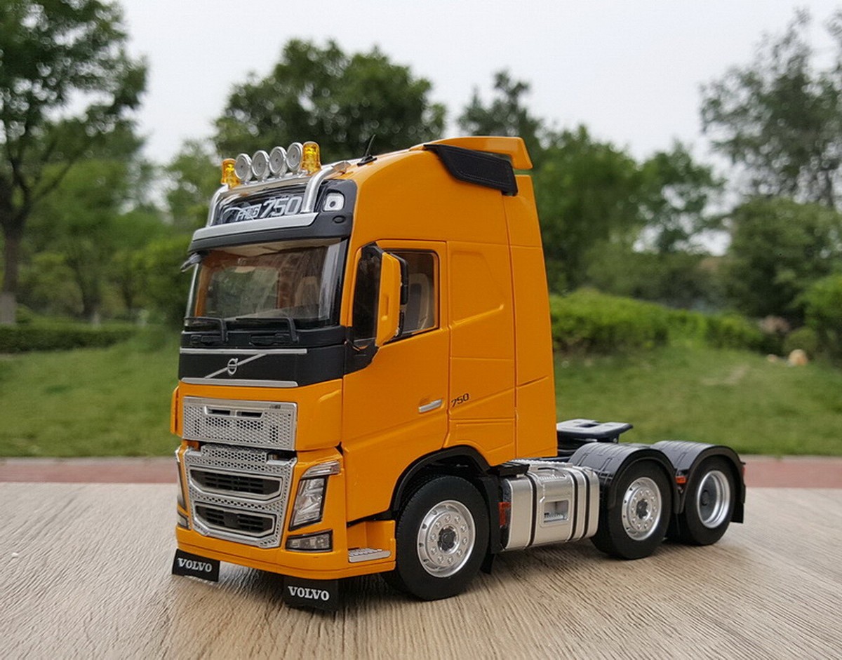 11R-002 Marge Models 1/32 ボルボ FH6 750 Marge Models Volvo FH16 750 8x4 Prime Mover Truck Black 1/32