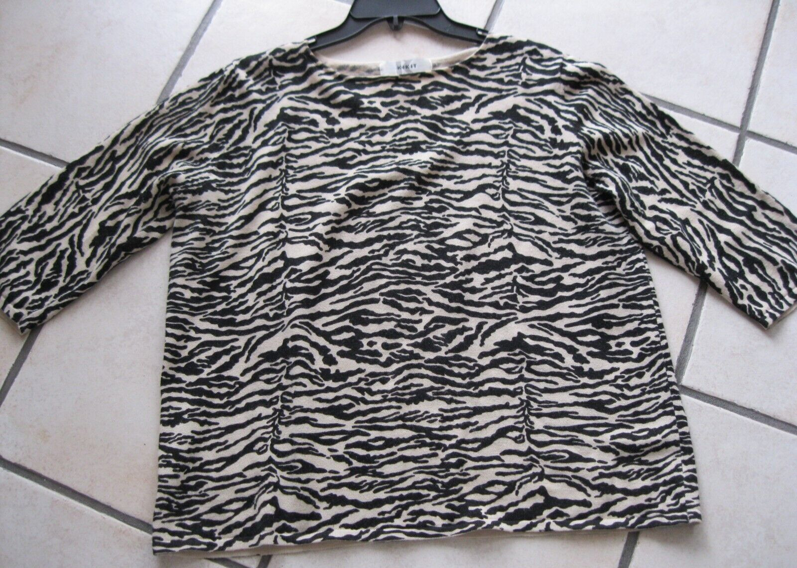 REDUCED $3.00  Women's K.I.K.I.T Sweater, Black & Beige , 3/4 Sleeve, Size XL image 4