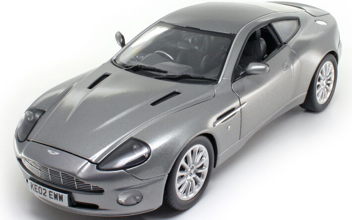 Aston Martin Vanquish v12 Diecast BOND 007 1:18 Diecast Model Car