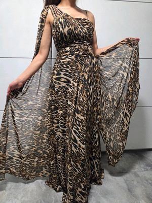 Elegantes Chiffonkleid mit Leo-Muster