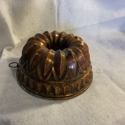 Vintage fluted copper ring mold for baking or molding Bundt Cake Mold