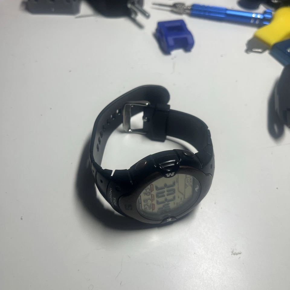 Reloj para hombre Athletic Works indicador digital de marea Aw149 232 P121 Wr hasta 100 pies Foto 2 de 4