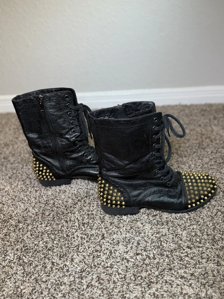 Bota con cordones de combate de motociclista grunge TARRNEY de cuero negro con tachuelas talla 7 STEVE MADDEN Foto 4 de 4