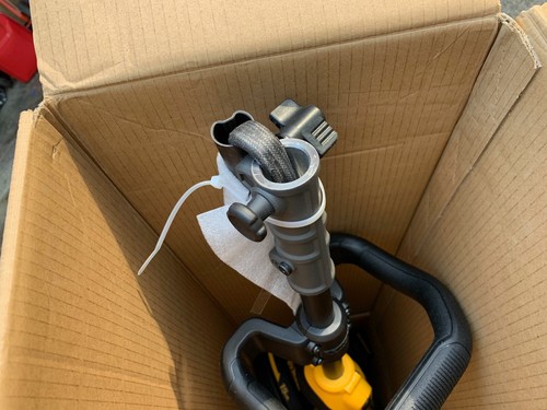 DEWALT DCST970X1S 60V 15 inch String Grass Trimmer - Picture 8 of 12