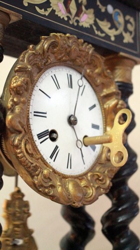 ANTIGUO Reloj de Mesa Francés Marquerty Colorido con Incrustaciones Imperio 1885 - Imagen 8 de 14