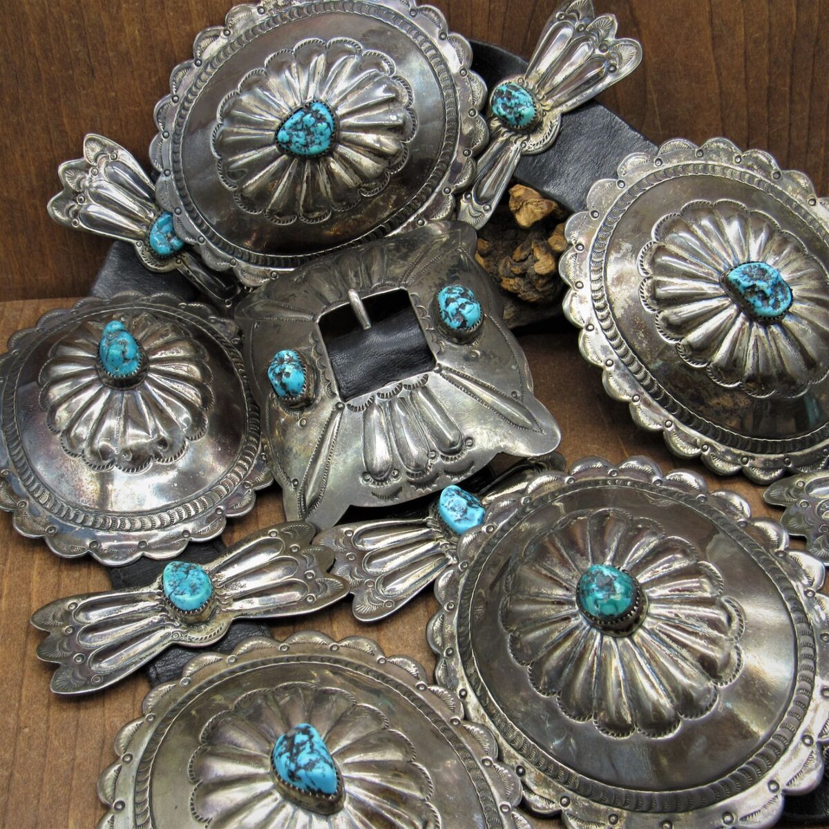 Heavy Montrous Vintage Native American Navajo Sterling Silver Concho Belt Old Heavy Montrous Vintage Native American Navajo Sterling Silver Concho Belt Old