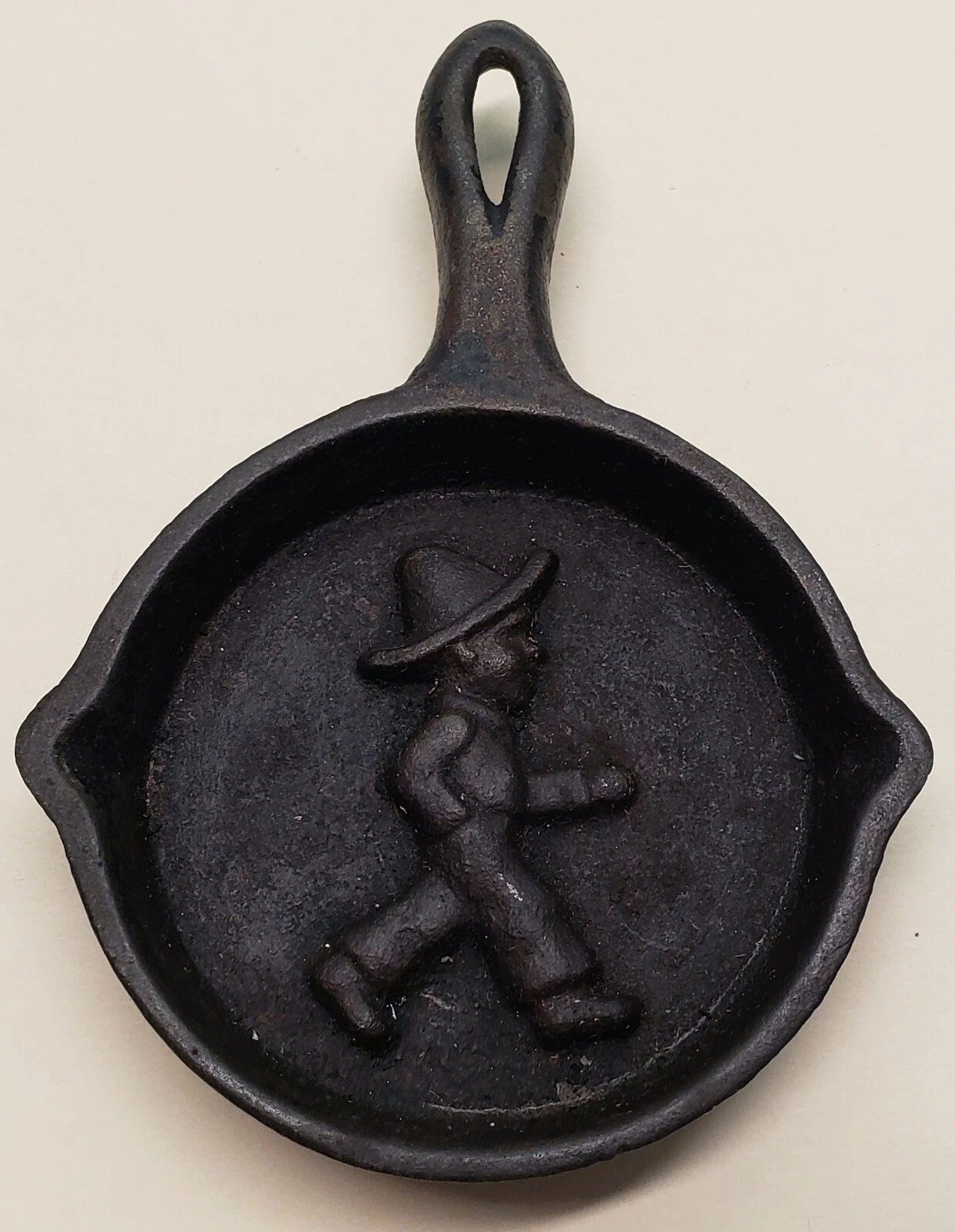 VINTAGE CAST IRON SKILLET SALESMAN SAMPLE (RARE FIND) ASHTRAY