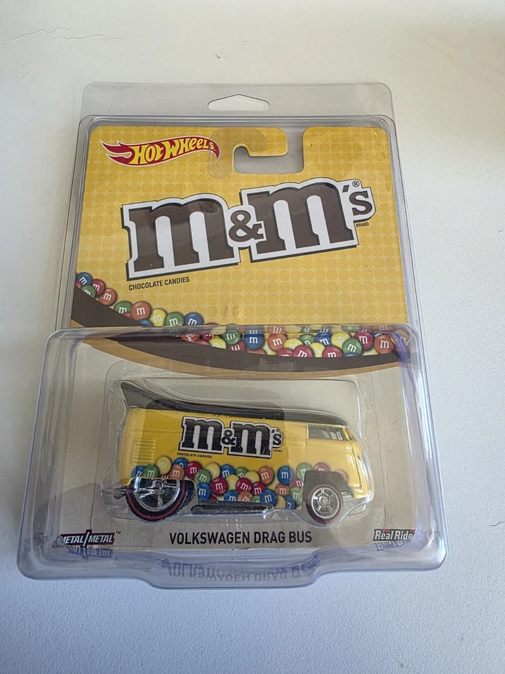 Autobús de arrastre Hot Wheels Volkswagen VW M&MS - pilotos reales. 2015 en funda protectora. Foto 4 de 4