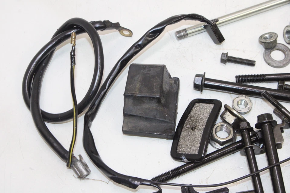 Kawasaki Vulcan 1500 1997 VN1500D OEM motor pernos de montaje tornillos de hardware Foto 2 de 4