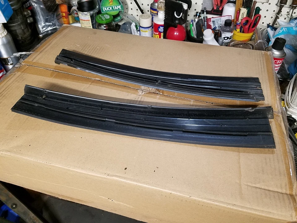 BMW 635CSi (E24) 1985 cubiertas exteriores del pilar B, juego de dos lados izquierdo y derecho Foto 3 de 4