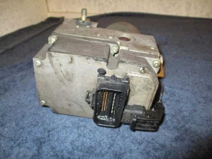 2000-2005 Cadillac Deville ABS Anti-Lock Brake Pump Assembly OEM - Image 2 of 4