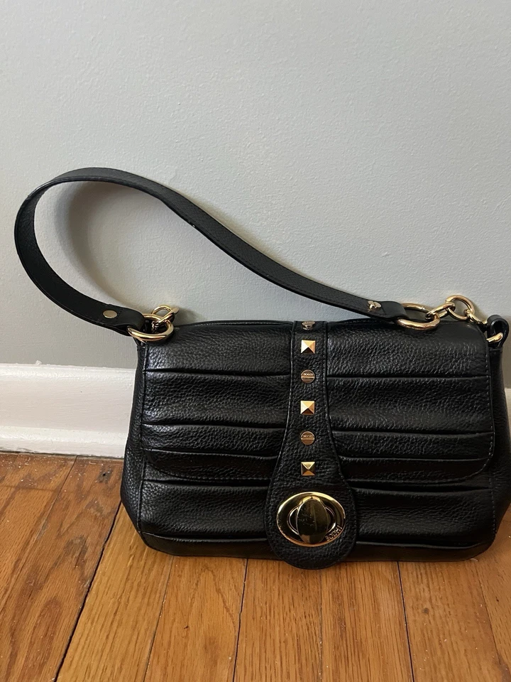 Bolso de hombro de cuero BODHI cadena negro cierre giratorio Foto 2 de 4