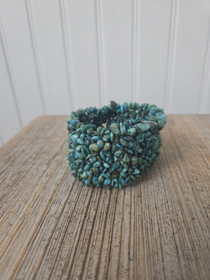 Pulsera ancha elástica de guijarro pulido turquesa Foto 2 de 4