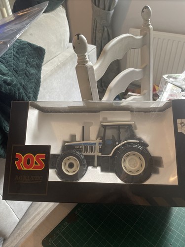 ROS Lamborghini Racing Tractor 190 - 1:25 Scale Mint In Box - 第 2/4 張圖片