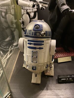 サイドショウ R2-D2 デラックス 1/6 Amazon.com: Sideshow Collectibles 1:6 R2-D2 Deluxe Figure by