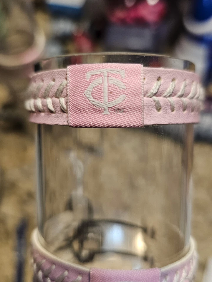 PULSERA DE BÉISBOL DE CUERO MINNESOTA TWINS ROSA MLB Foto 2 de 4