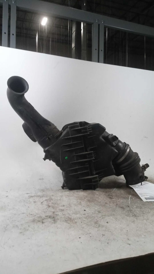 2010 Ford Fusion Air Cleaner Assembly OEM Used 569338 Black 162K Miles - Image 2 of 3