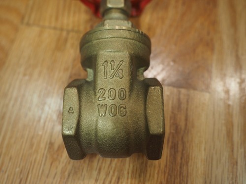 1-1/4" 200 WOG Brass Gate Valve Threaded Mueller