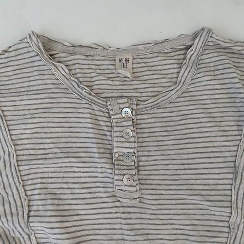 Camisa Pullover We The Free XS Gris Blanco Rayas Henley Botón Top - Imagen 5 de 8