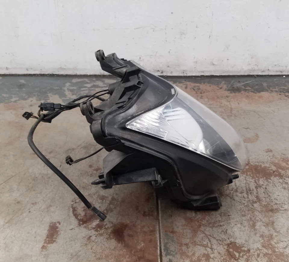 2012 08 - 18 Suzuki Hayabusa Head Light Assembly #0863 S2 Foto 2 de 4