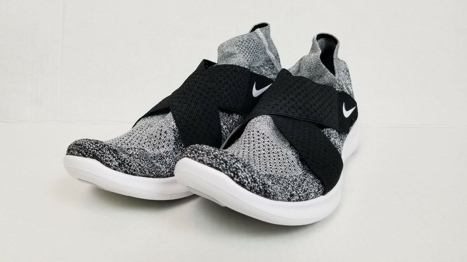 RN MOTION FK FLYKNIT NIKE FREE 2017 tamaño 10.5 Negro gris Oreo RUN blancoo 880845 001 RN MOTION FK FLYKNIT NIKE FREE 2017 tamaño 10.5 Negro gris Oreo RUN blancoo 880845 001