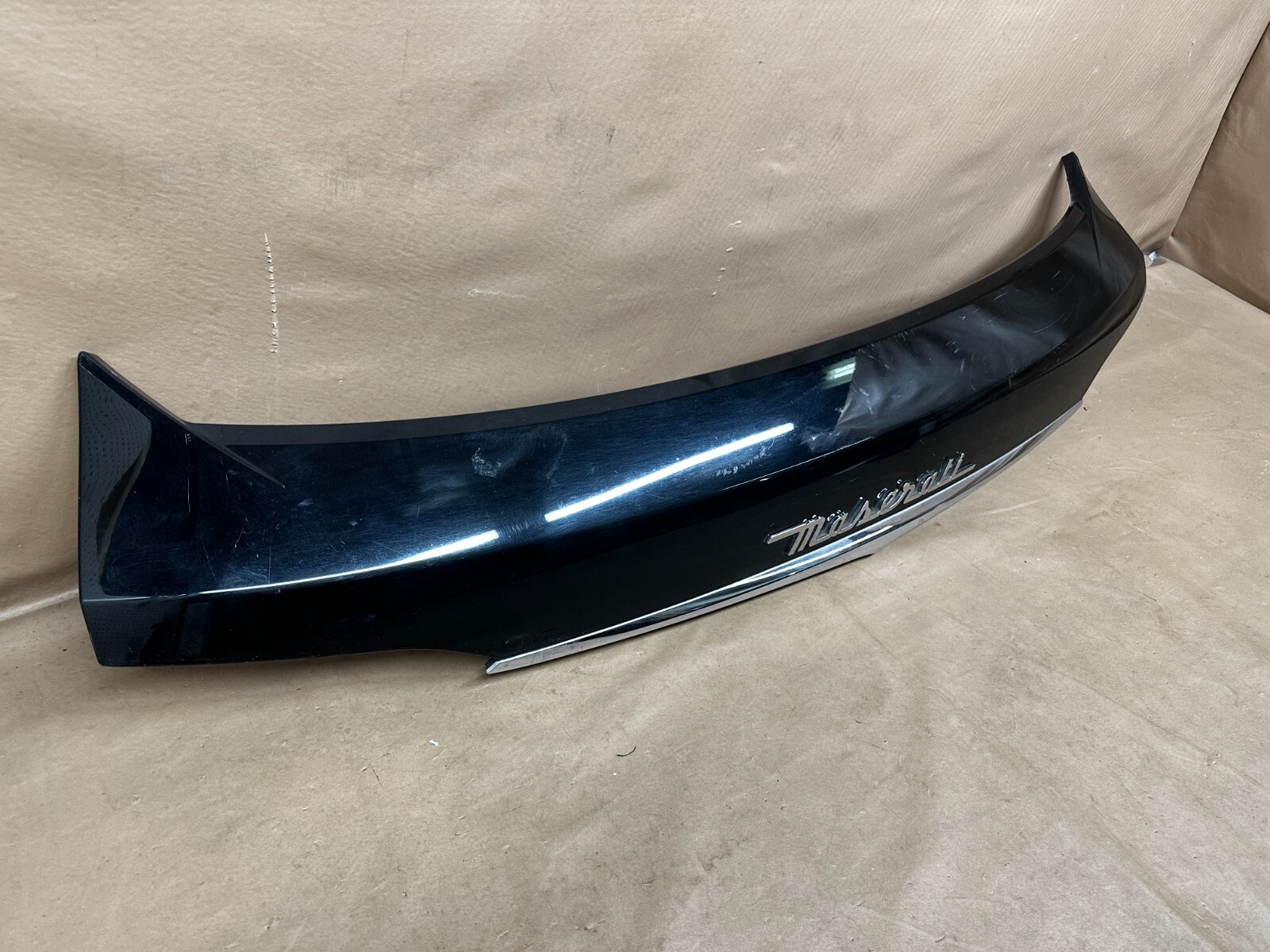 2017-2020 MASERATI LEVANTE REAR TAILGATE SPOILER Camera Logo Black OEM 670042733