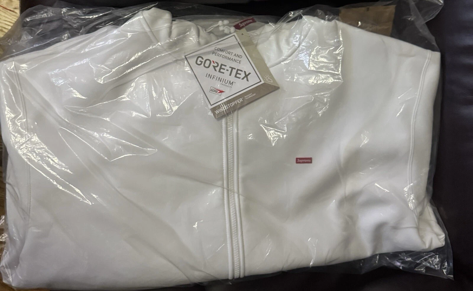 Sweat à capuche coupe vent zippé SUPREME blanc Gore Tex *FW23 NEUF AVEC ÉTIQUETTE NON OUVERT