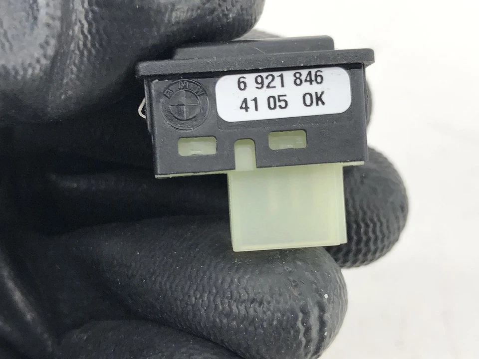 06-07 BMW 530XI FRONT LEFT DRIVER SIDE DOOR TRUNK LID RELEASE SWITCH BUTTON OEM - Image 3 of 4