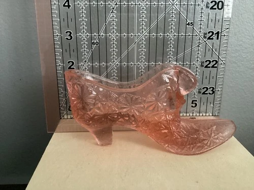 VTG FENTON DAISY & BUTTON ART GLASS SLIPPER PEACH COLOR GOOD CONDITION
