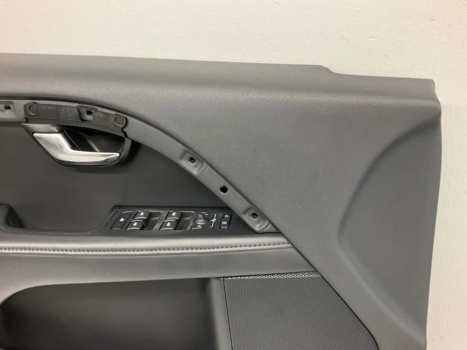 07-16 Volvo S80 V70 XC70 Left Front Black Interior Door Panel 39863026 - Image 4 of 4