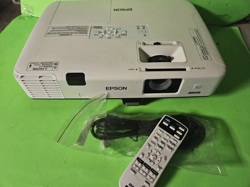 Epson PowerLite 1940W 3LCD WXGA Projector 4200 Lumens  under 900 hours used