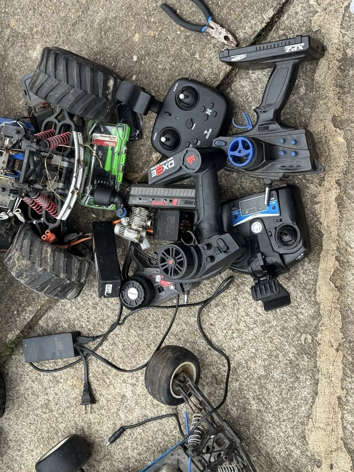 Traxxas T-Maxx Truck RC Nitro 3.3 4x4 Is Used Condition. Read Description - Image 4 of 4