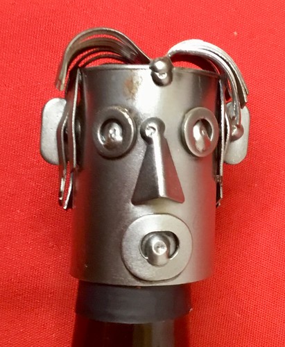 H&K Stahl Skulptur Elvis Imitator Weinflaschenhalter Mikrofon Holz Gitarre - Bild 1 von 12