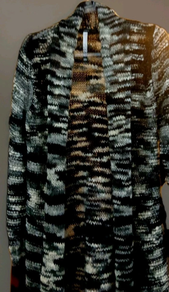 Cárdigan plumero Kensie para mujer negro blanco con flecos M grunge gótico Y2K tejido boho Foto 4 de 4