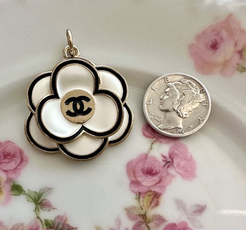 Chanel White Black and Gold Camellia Flower Zipper Pull Button Charm - Picture 2 of 3