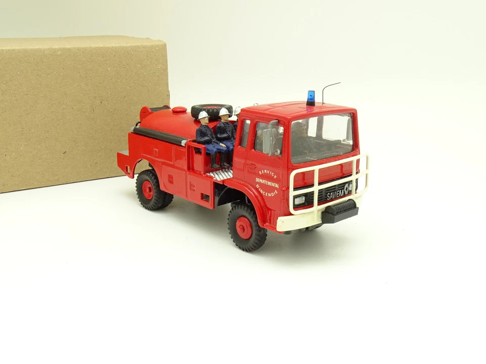 Camión de bomberos Norev Code 3 SB 1/43 - Saviem Renault SJ Foto 2 de 4