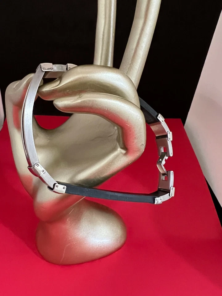 男式不锈钢黑色橡胶扣编织手链 — 第 4/4 张图片